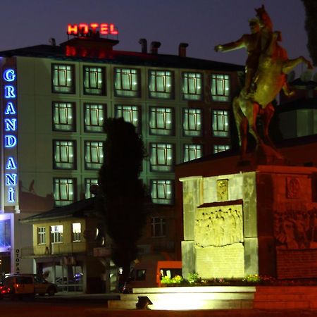 Grand Ani Hotel Kars Exteriör bild