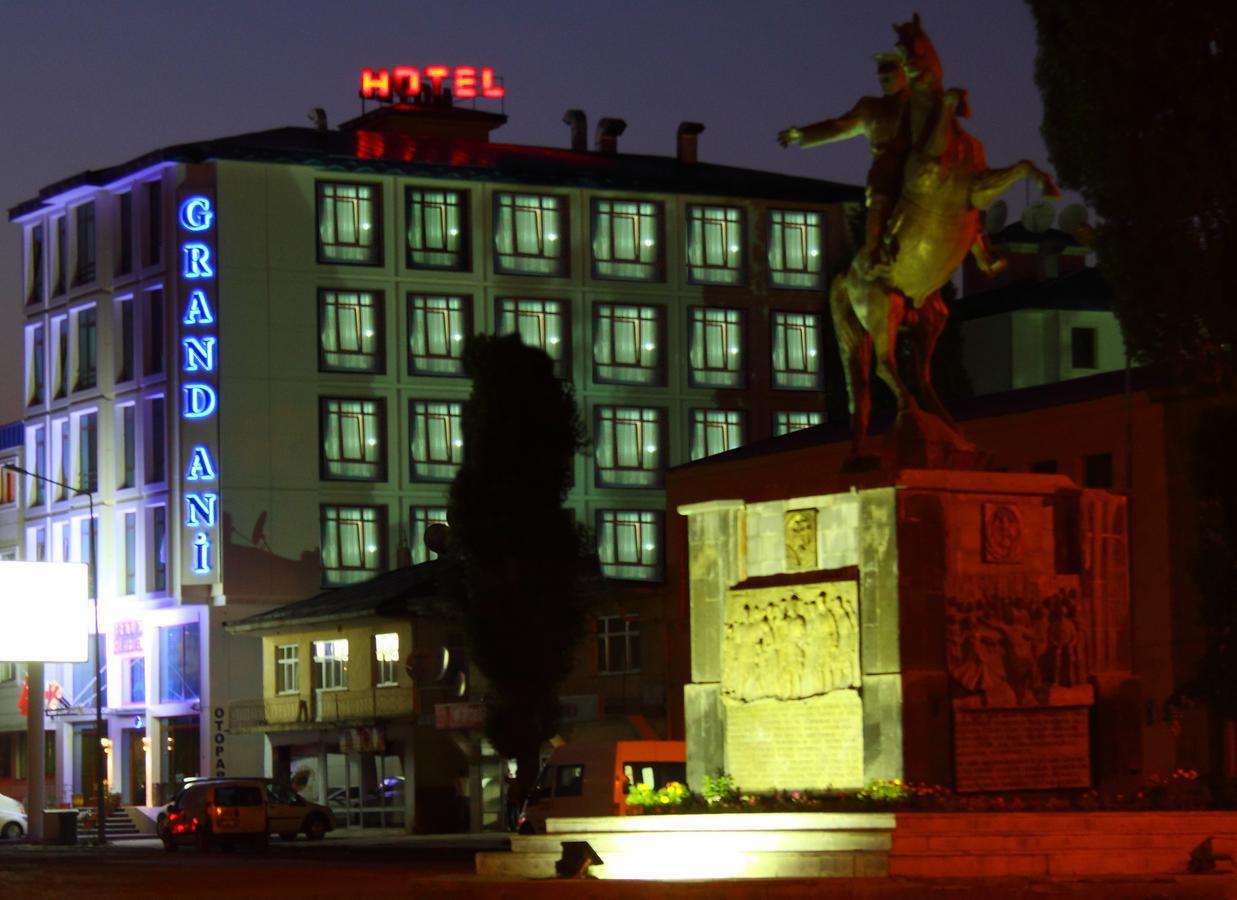 Grand Ani Hotel Kars Exteriör bild